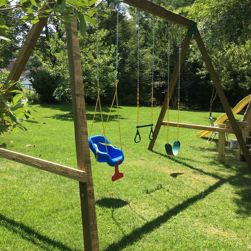 Bosgroene ijzeren ketting kinderschommeltrapeze